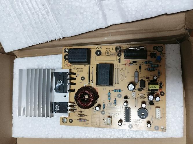 美的RT2102电磁炉故障怎么修？-图3