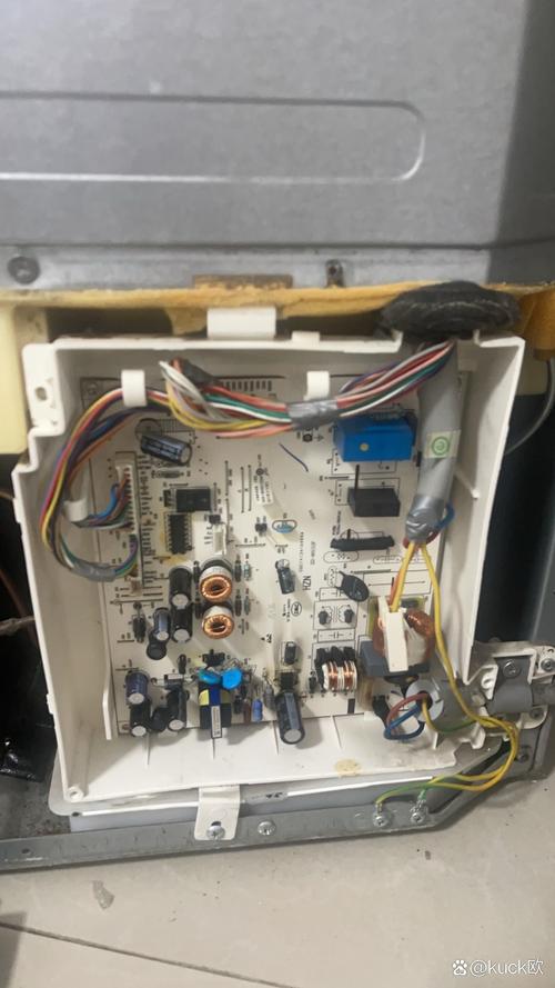 长虹SF3411F电压维修故障点在哪？-图2