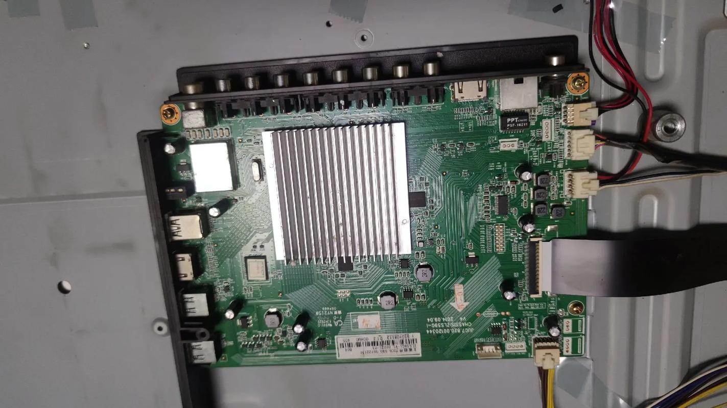 长虹32D2000电源维修故障如何排查？-图1