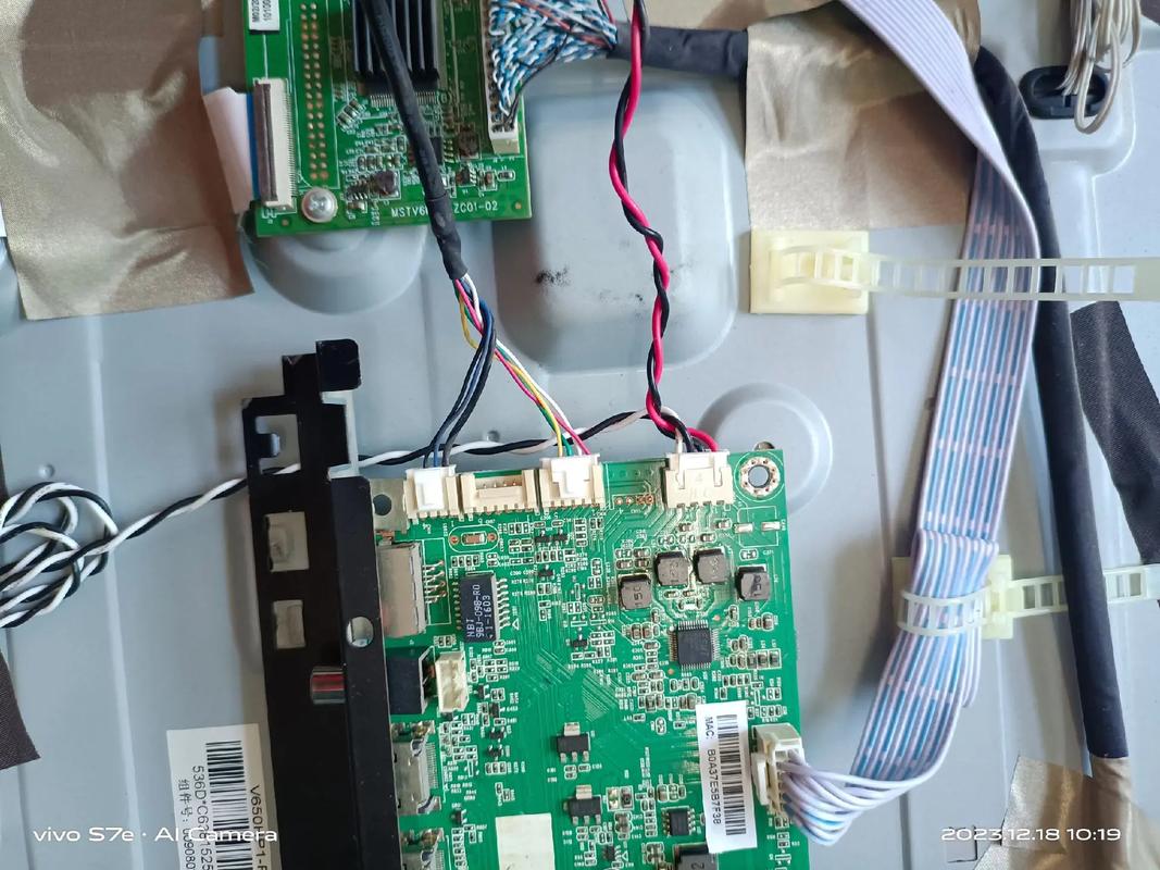 VGA显示器出现雪花故障，如何快速维修解决？-图3