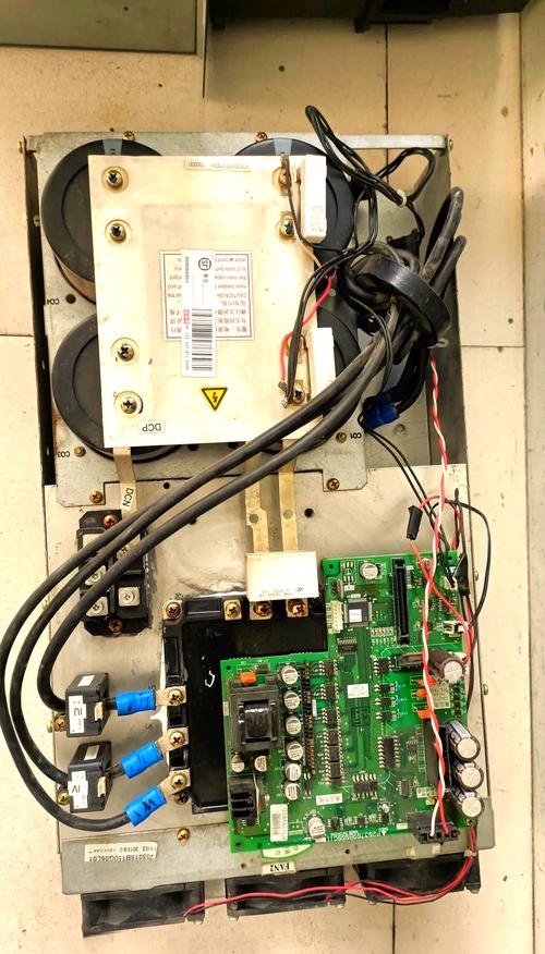 三菱电梯控制柜维修视频，常见故障如何排查？-图3