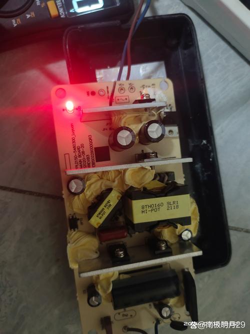 12V电瓶充电器坏了怎么修？-图1