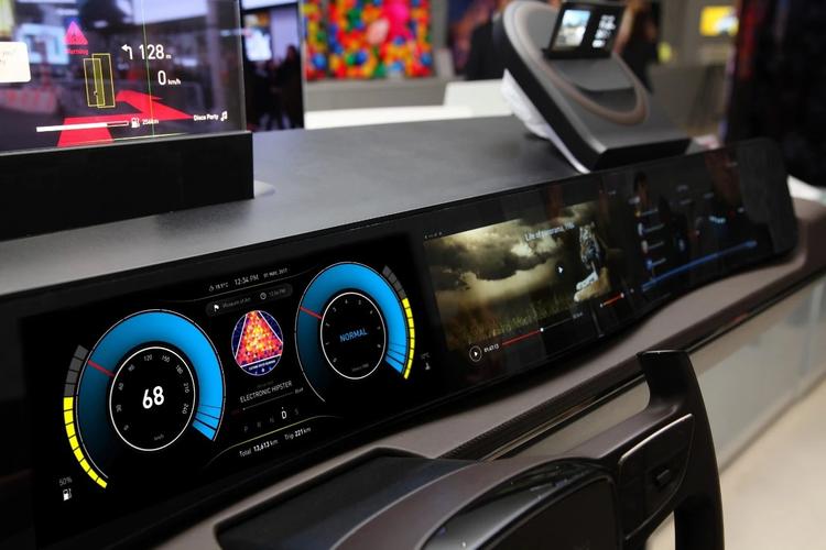 哪些车型搭载了OLED显示技术？-图1