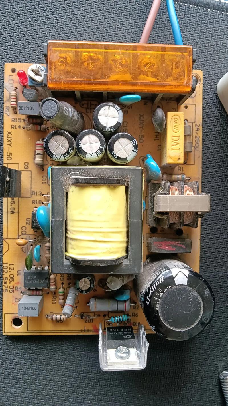 12V开关电源雷击后如何快速修复?-图1 12V开关电源雷击后如何快速修复?-图1