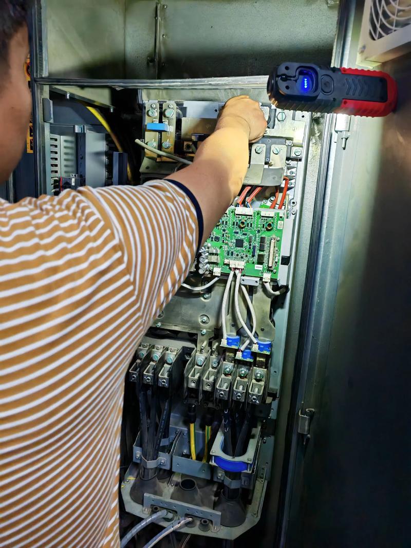 变频器维修电工待遇如何？-图1