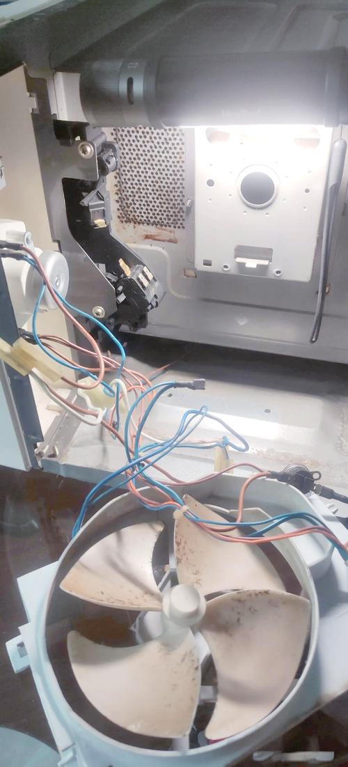 微波炉无灯丝电压,故障点在哪?-图1 微波炉无灯丝电压,故障点在哪?-图1