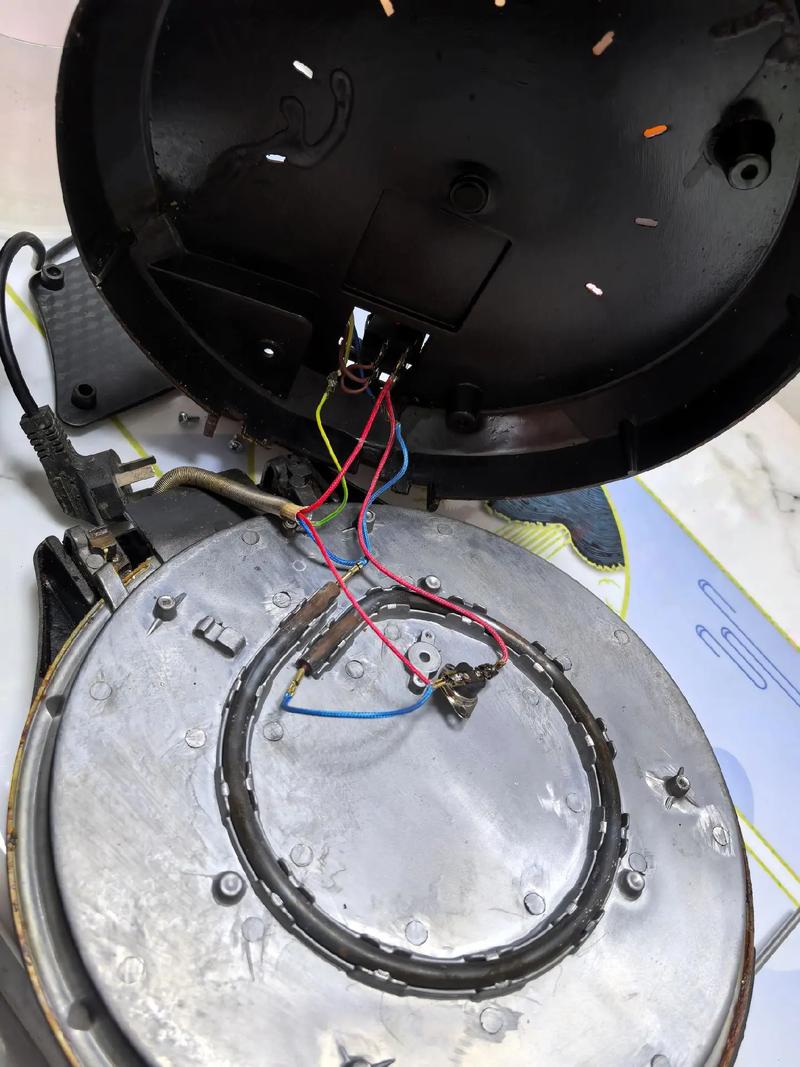 美的电饼铛C1故障了怎么修?-图3 美的电饼铛C1故障了怎么修?-图3