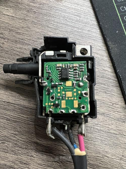 PS3开关坏了怎么修？视频教程教你搞定！-图3