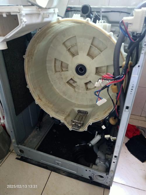 海尔塑壳BPF外机维修怎么处理?-图1 海尔塑壳BPF外机维修怎么处理?-图1