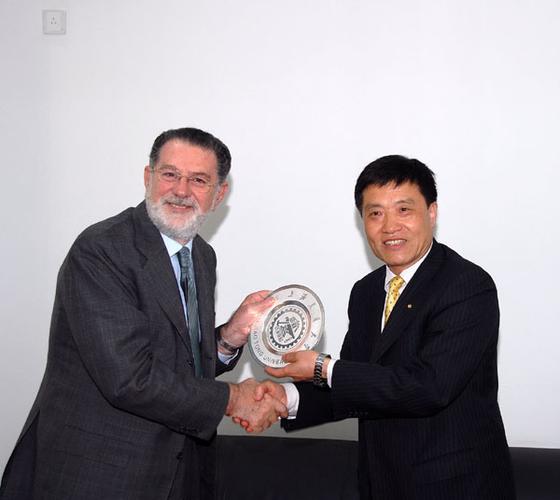 艾杰在通信技术领域有何成就？-图2