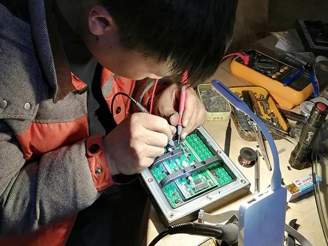 32寸LED显示屏坏了怎么修？详细维修步骤与技巧解析-图2