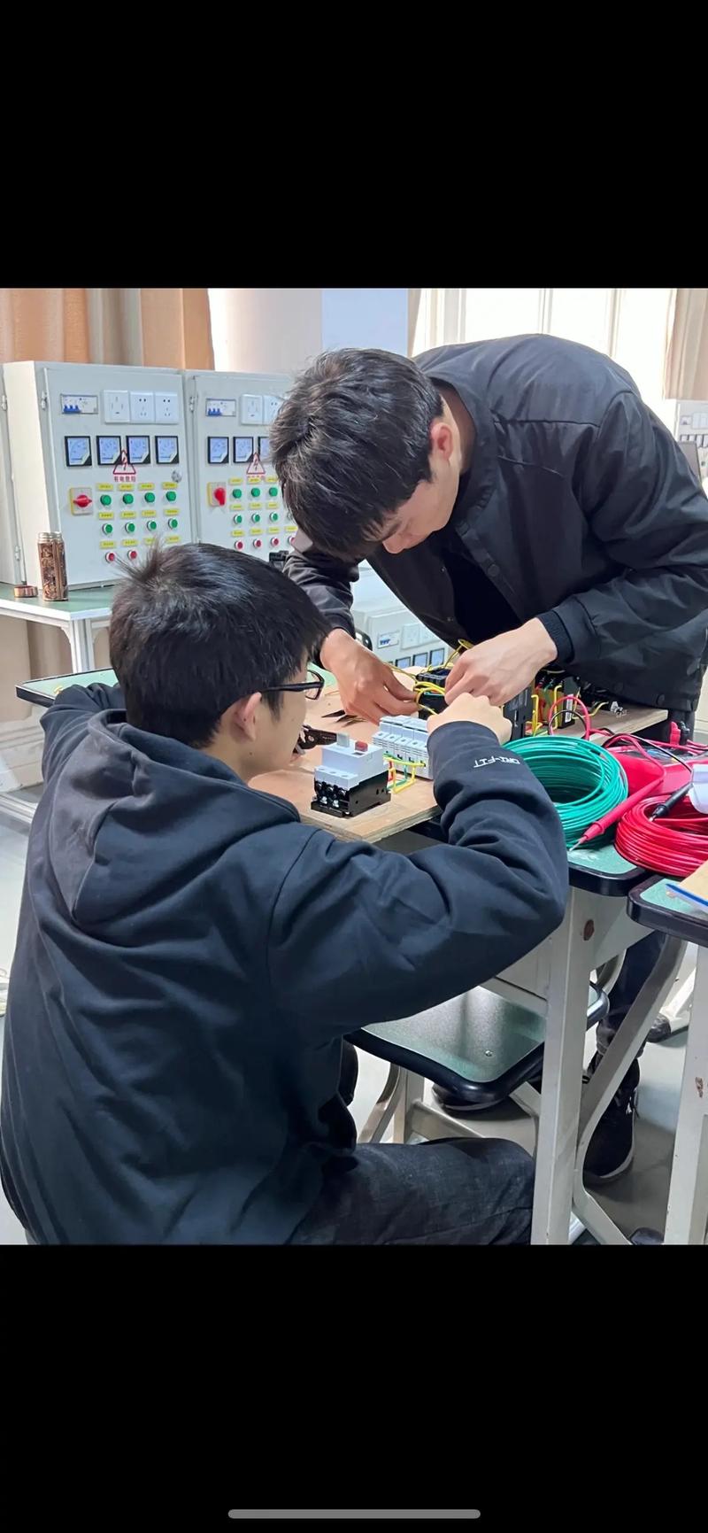 维修电工高级1+X实训如何提升实操能力？-图1