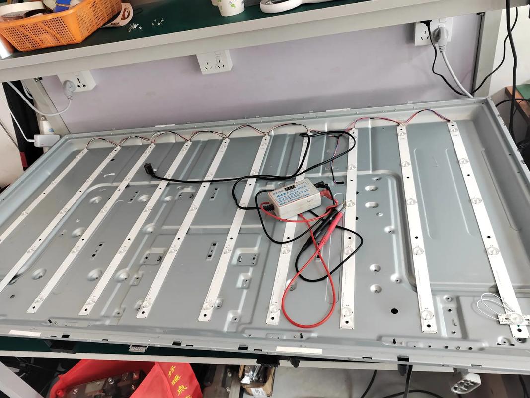 夜晶电视黑屏维修价格是多少？-图2