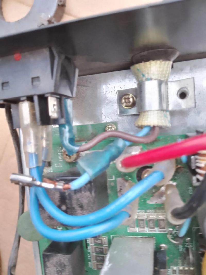 25N61AA电源故障如何维修？-图3