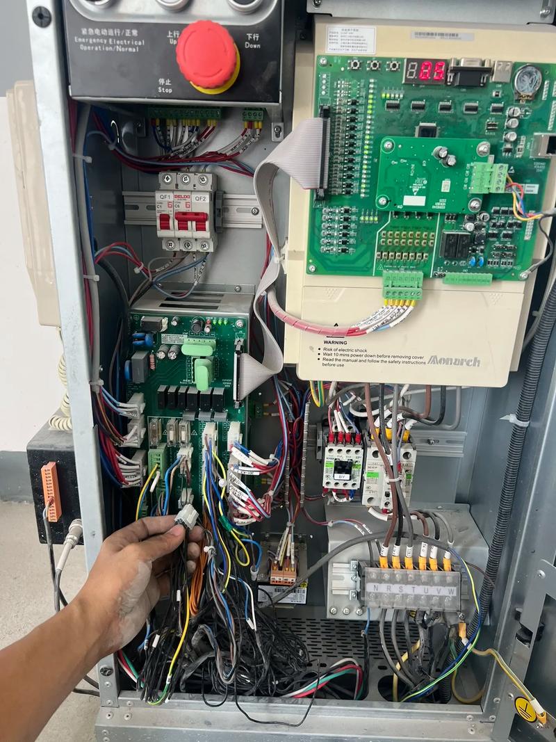 电梯24V电源故障怎么修?-图1 电梯24V电源故障怎么修?-图1