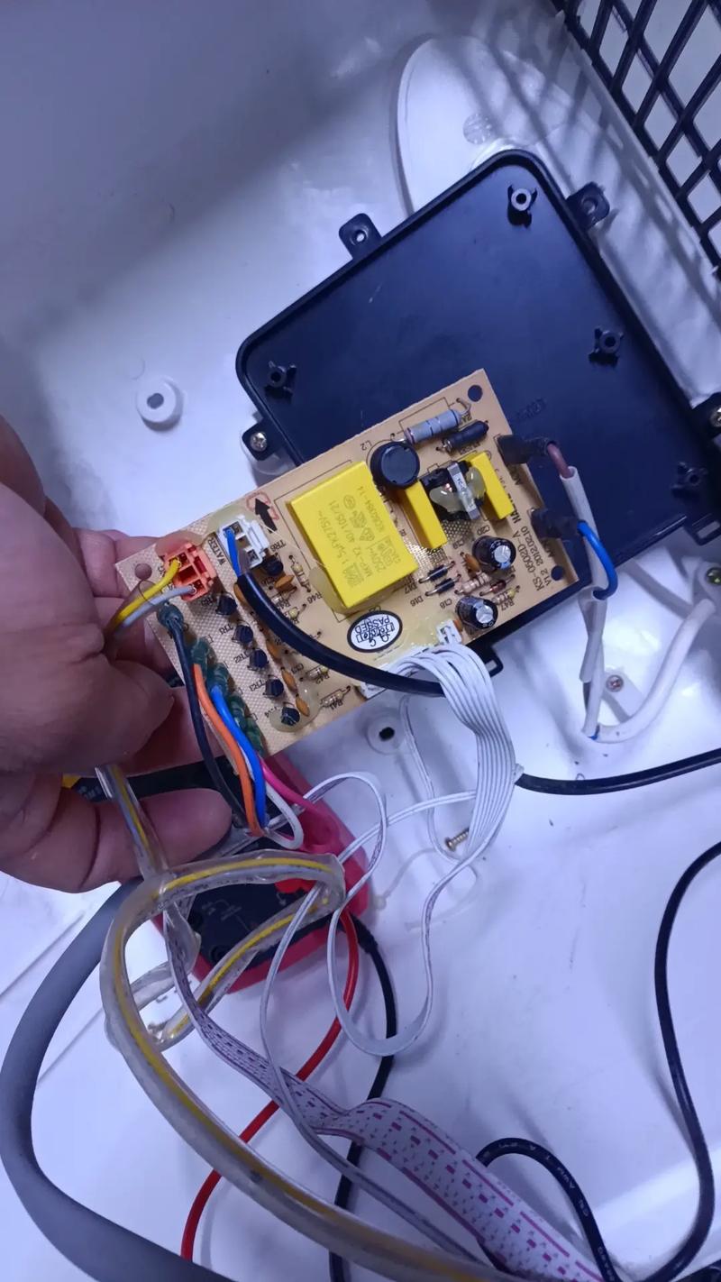 空调外机板开关电源怎么修？-图3