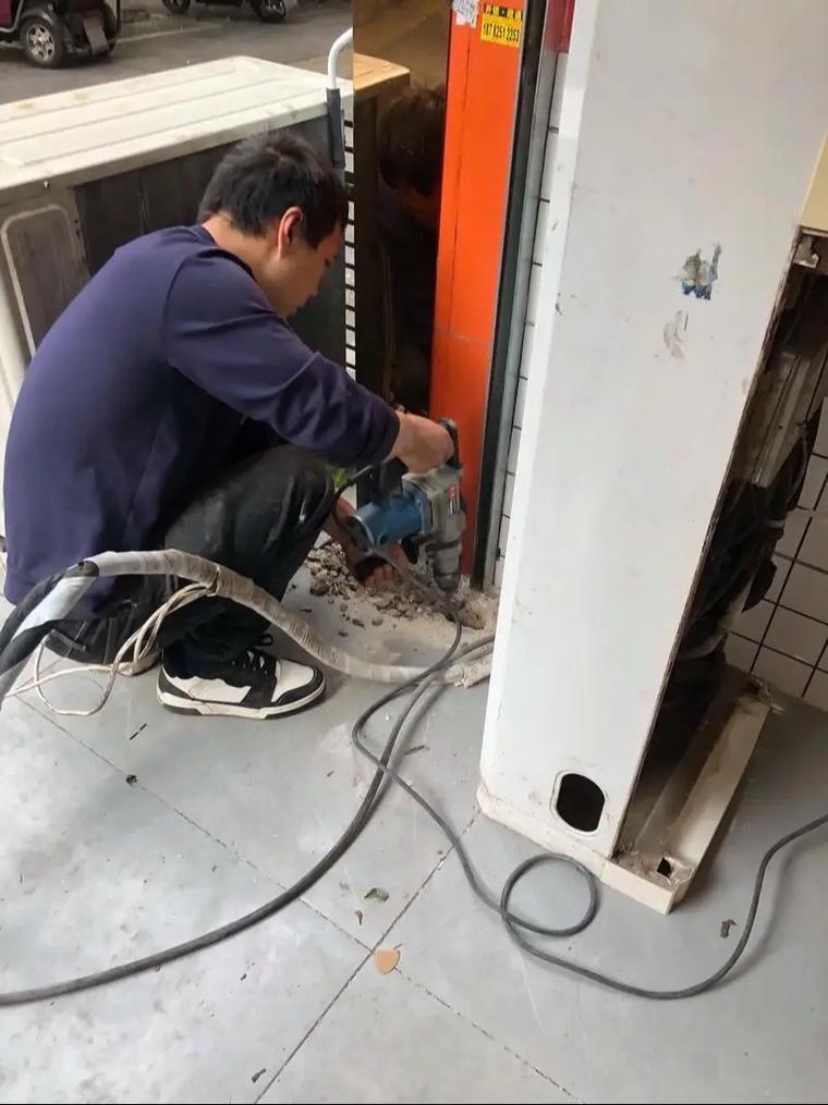 室外机高,维修难题怎么解?-图1 室外机高,维修难题怎么解?-图1