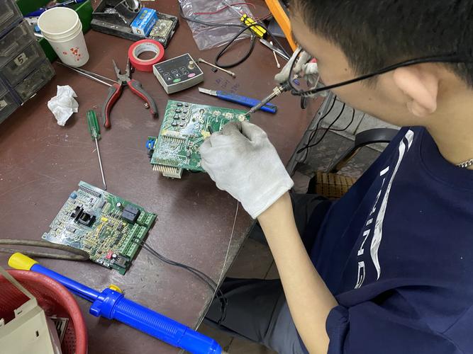 深圳宝安变频器维修培训-图1