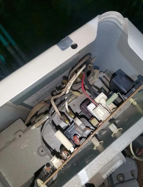 三菱空调维修，电容故障怎么判断？-图1