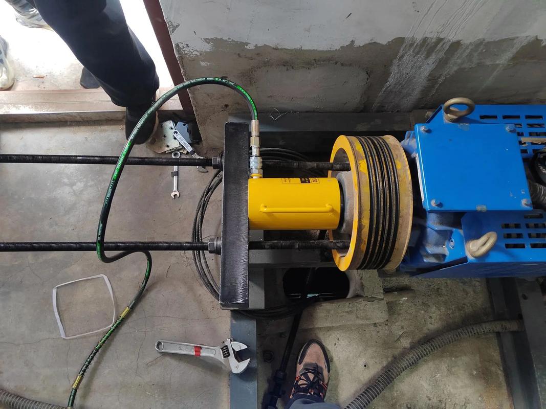 电梯维修时为何突然恢复运转？-图3