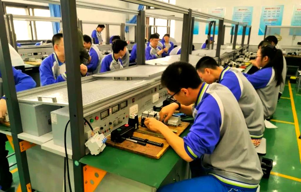 学电子技术选校，看哪些因素？-图1