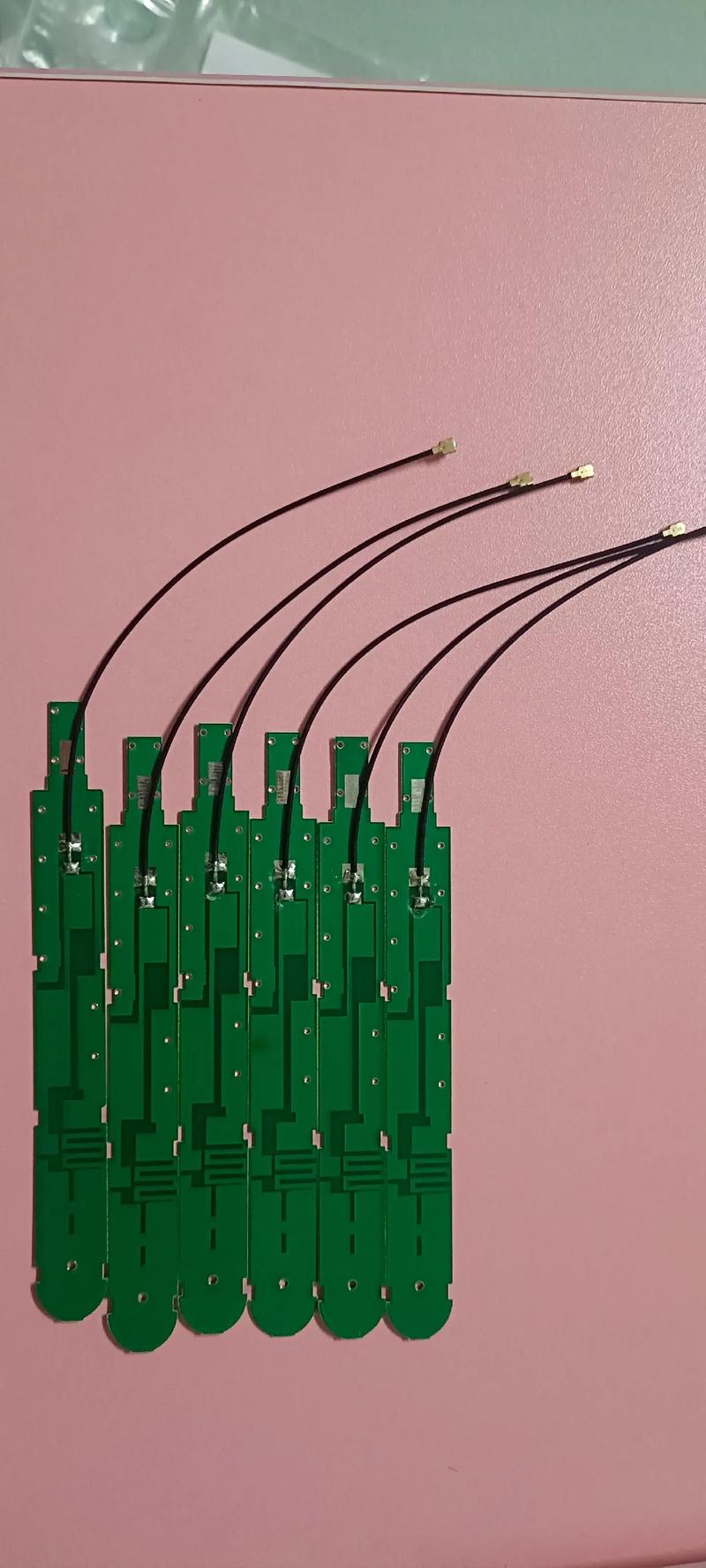 手机四级智能天线技术如何实现精准信号？-图1