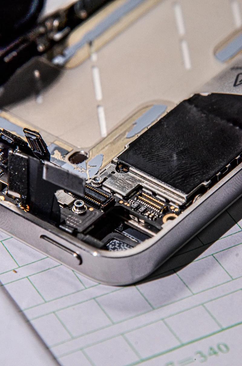 iPhone4天线故障怎么修?-图1 iPhone4天线故障怎么修?-图1