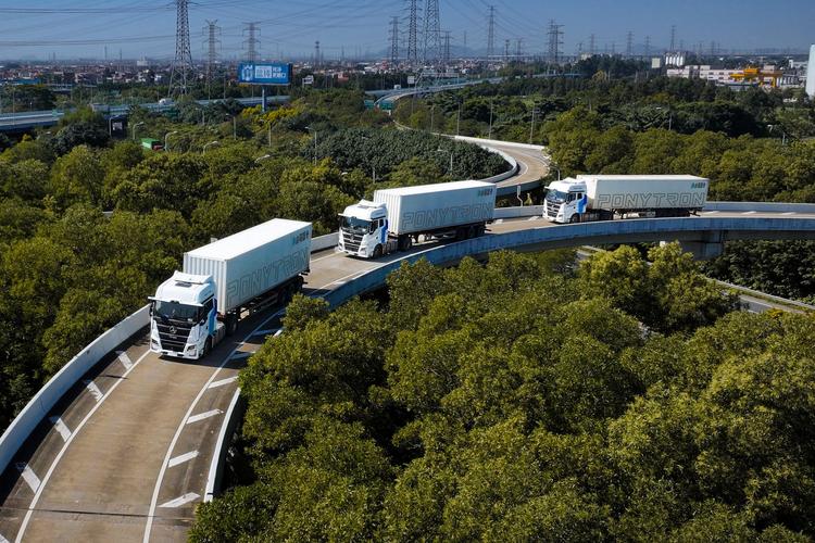 卡车自动编队驾驶，如何实现安全高效协同？-图1