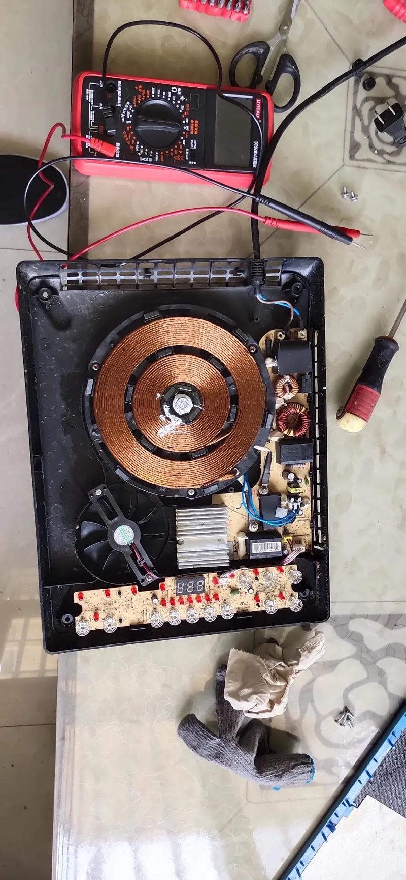 电磁炉维修为何要串灯泡？-图2